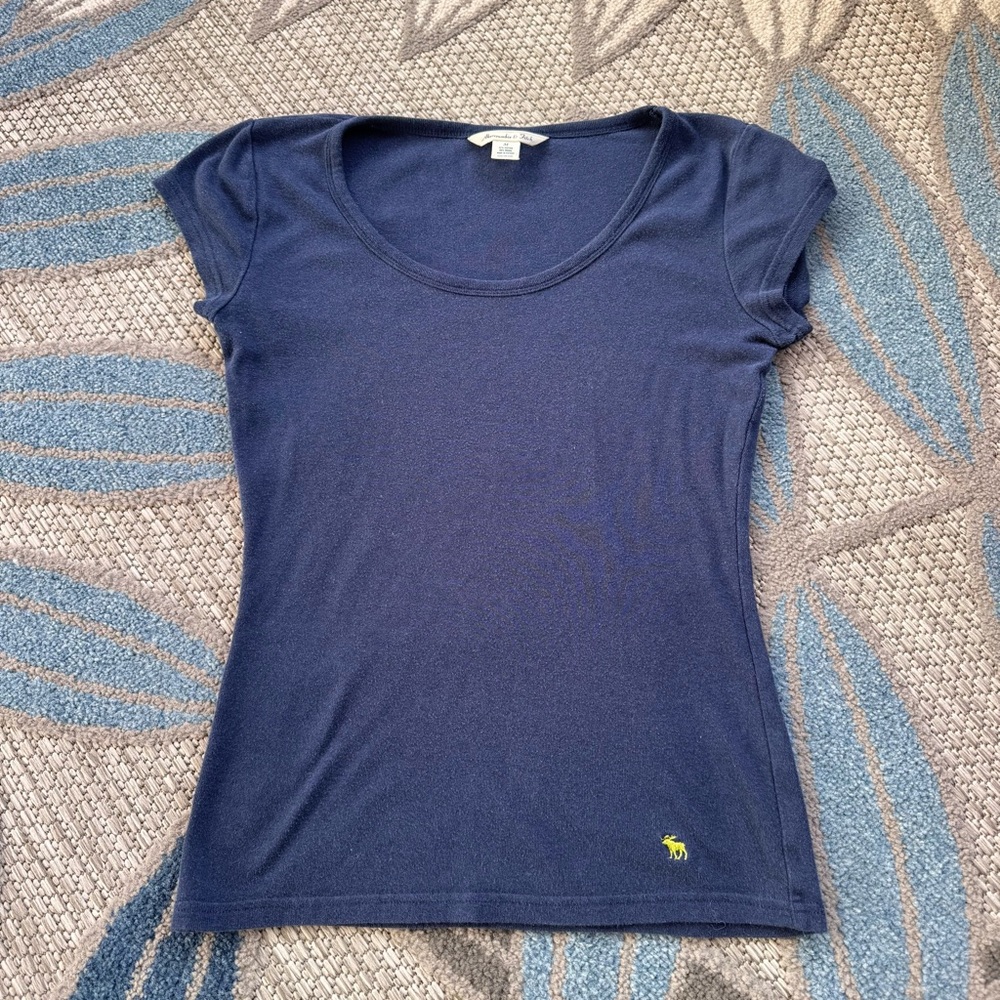 Abercrombie & Fitch Women's Y2K Scoop Neck Baby Doll Navy Tee Size Medium‎